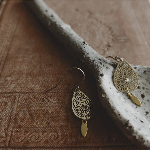 Shining Aura Earrings (5833469165735)