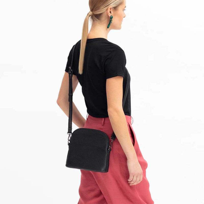 Lisser Crossbody Bag