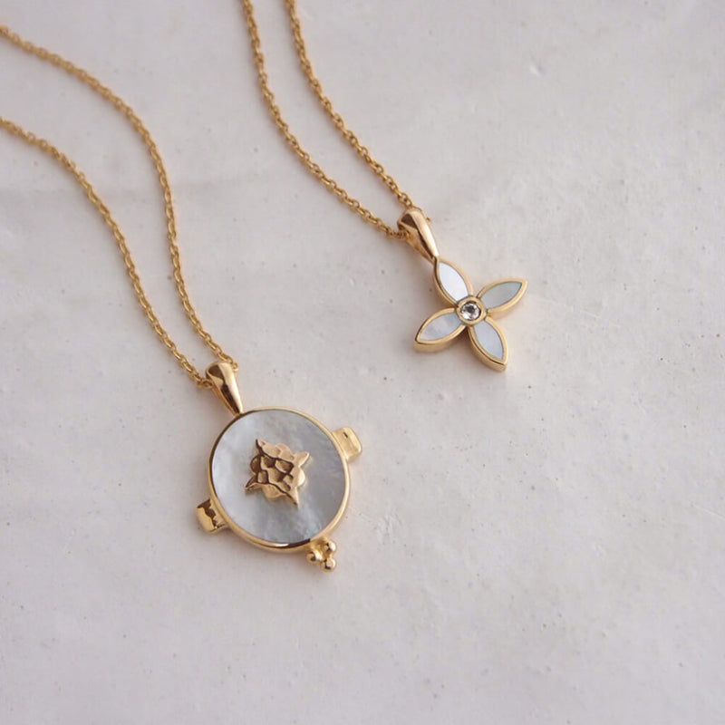 Oval Necklace With Mother Of Pearl (5387129028775)